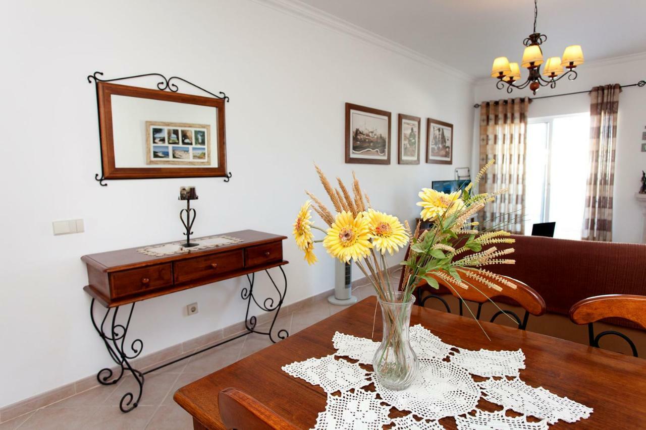 Appartement Os A Ramos Na Da Gale Estao Inserido Em Com Piscina, Fica Apenas A 350 Metros Da Da Gale - Com Ar Condicionado Tanto Nos Quartos Na Sala, Smart Tv Com Prime Video E Cozinha Completa *