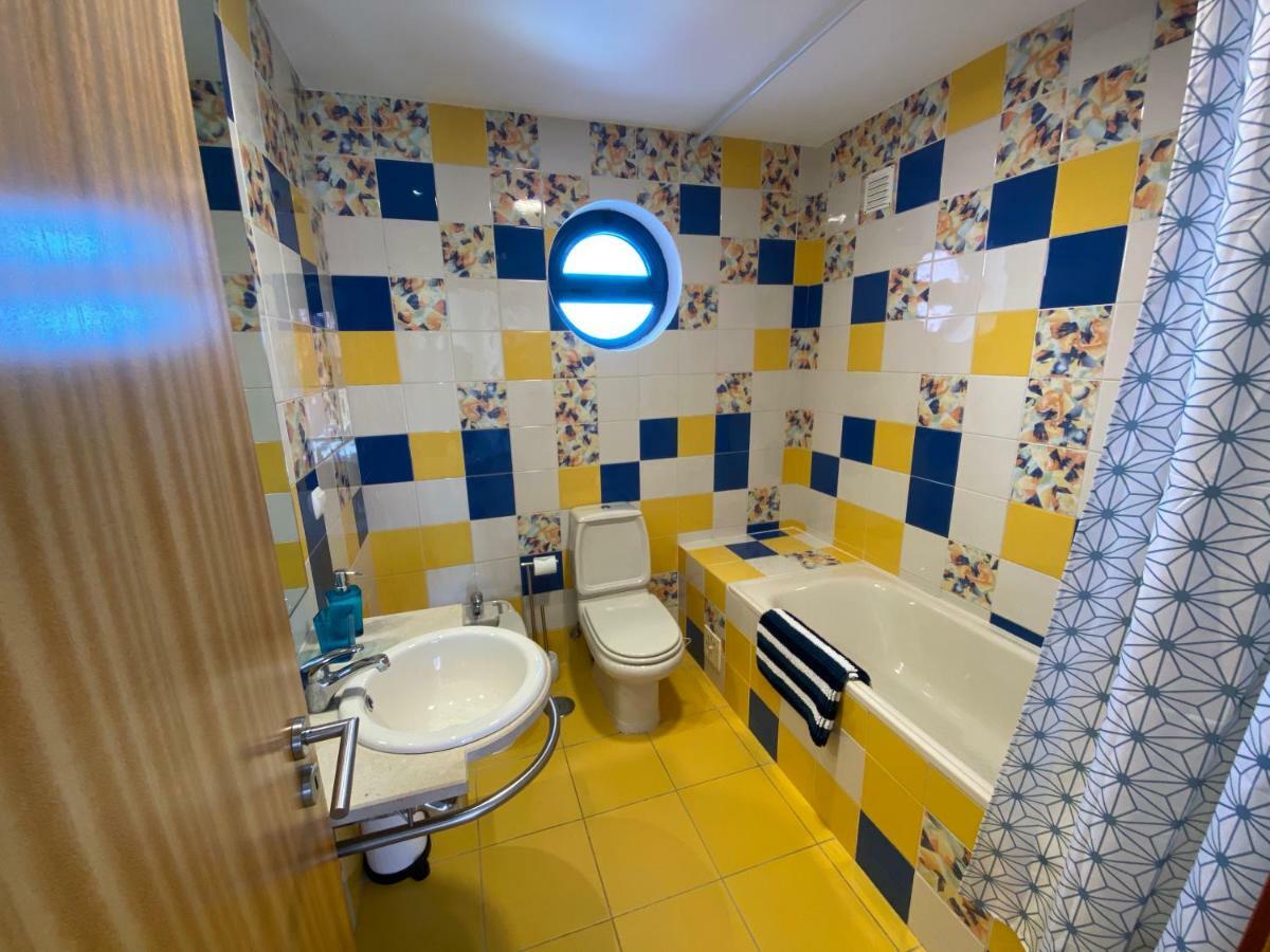 Penthouse 160sqm Wide Terraces Pool View & Private Hot Tub & Parking *