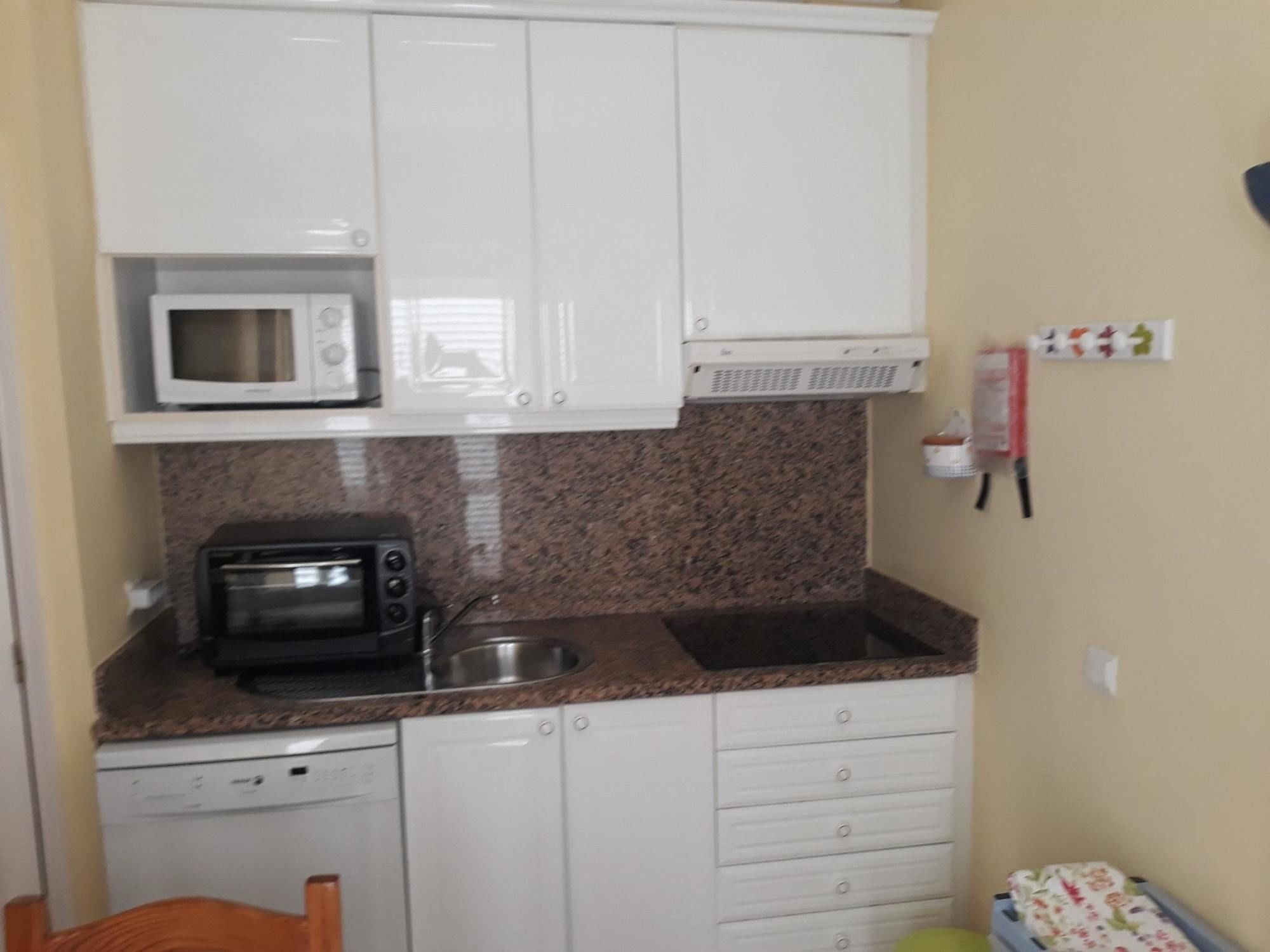 With One Bedroom In Albufeira, With Pool Access, Balcony And Apartamento *