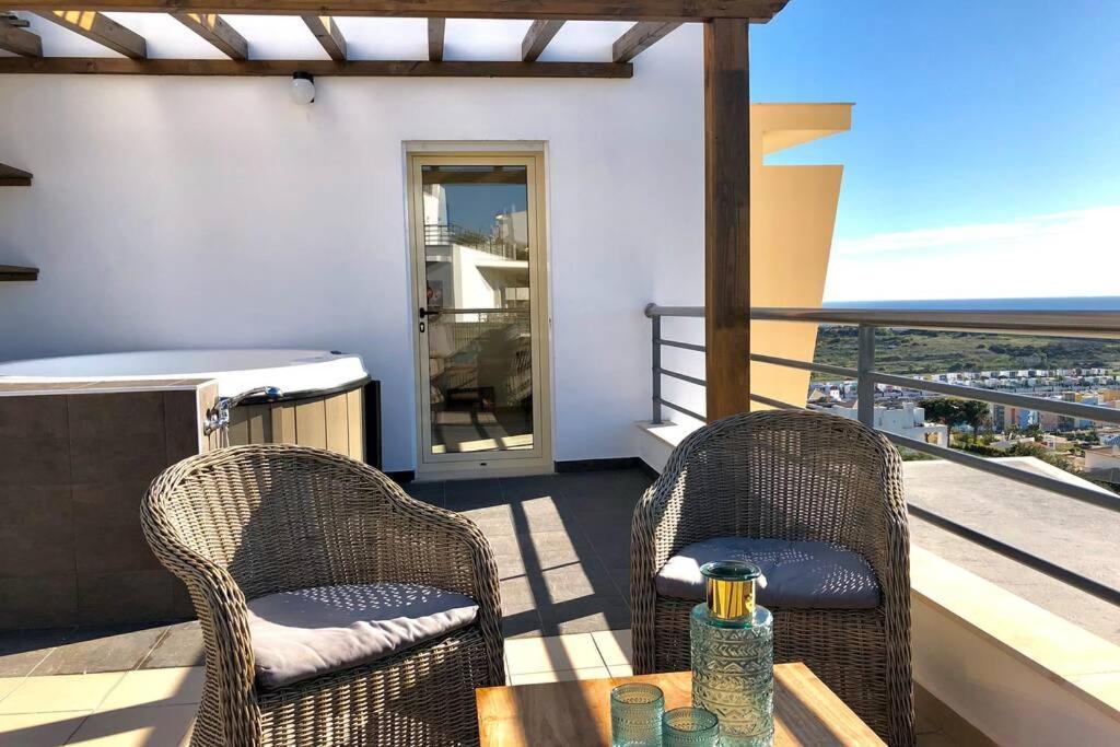 L Amazing Terrasse With Jacuzzi Encosta Da Orada Apartment