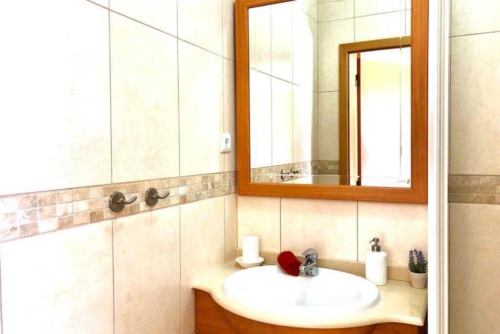 L Amazing Terrasse With Jacuzzi Encosta Da Orada Apartment *