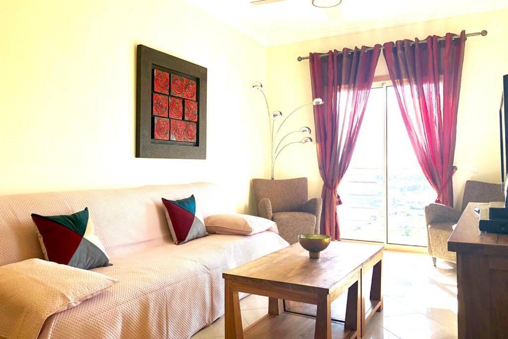 L Amazing Terrasse With Jacuzzi Encosta Da Orada Apartment *