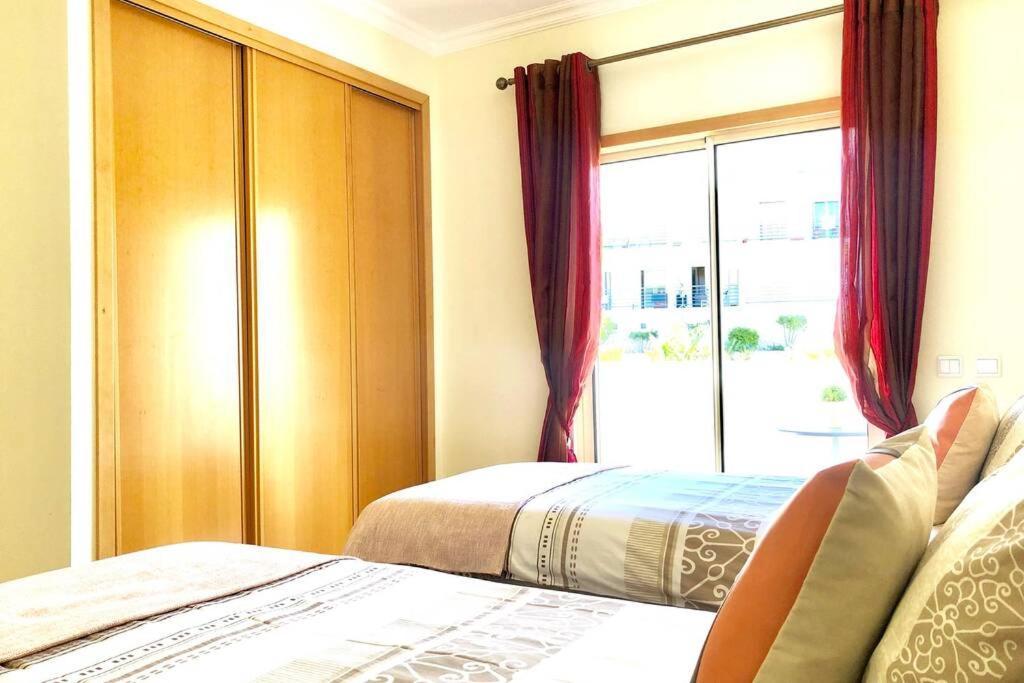 L Amazing Terrasse With Jacuzzi Encosta Da Orada *