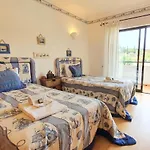 LovelyStay - Alto dos Caliços 2BR House with Garden