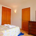 LovelyStay - Alto dos Caliços 2BR House with Garden