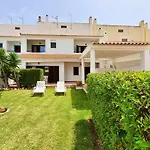 LovelyStay - Alto dos Caliços 2BR House with Garden