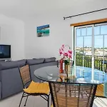 Laranjas & Beach Dream Lodging