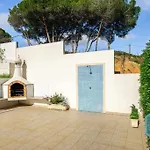 Laranjas & Beach Dream Lodging