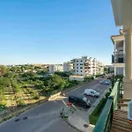 Laranjas & Beach Dream Lodging