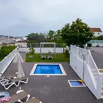 Bay View Modern Apartment
