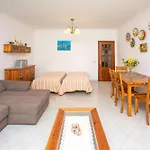 Os Apartamentos A Ramos Na Praia Da Gale Estao Inserido Em Condominio Com Piscina, Fica Apenas A 350 Metros Da Praia Da Gale - Apartamentos Com Ar Condicionado Tanto Nos Quartos Como Na Sala, Smart Tv Com Prime Video E Cozinha Completa