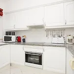 Amazing 2-Bedroom Appartment With Big Terrace!