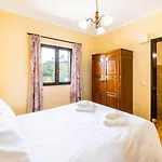 Villa Camila - Ideal Location Ten-Min Walk To Albufeira Marina