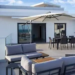 Panoramic N Apartment - Rooftop Pool & Sea View & Garage & Bbq