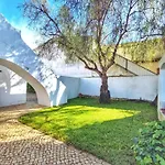 Oura Family House