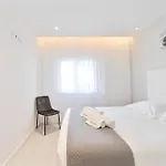 Saro Apartment By Hellovacations