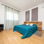 Villa Ruana - 5 Bedrooms On Suite- Free Out Door Hot Jacuzzi - By Bedzy