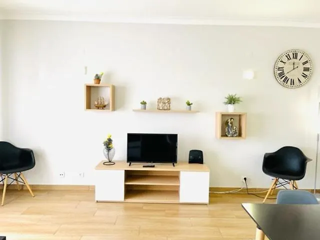 Cosy 1 Bedroom Apartment In A Center