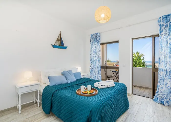 Hostwise - Seaside Charm Flat W/ Balcony