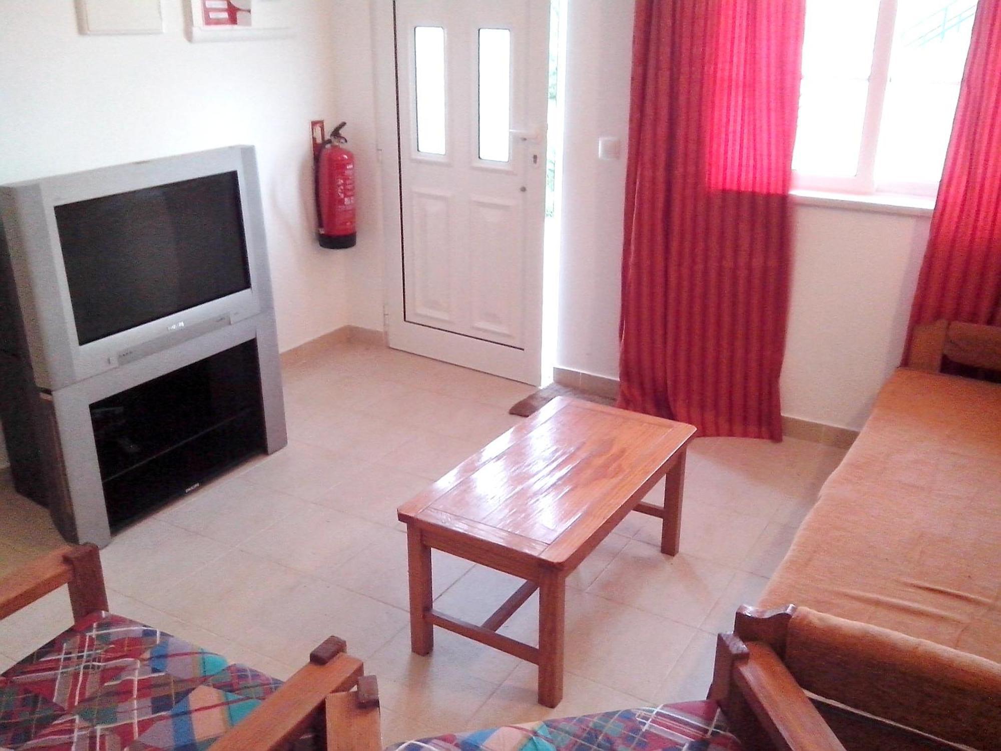 Seaside Oasis: 2-bedroom With Pool And Wi-fi