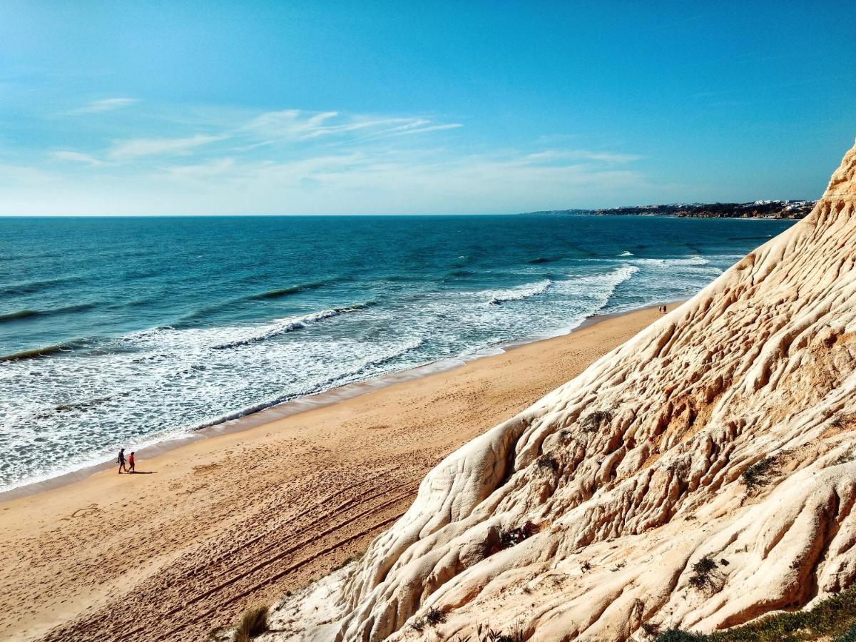Seaside Oasis: 2-bedroom With Pool And Wi-fi * Albufeira
