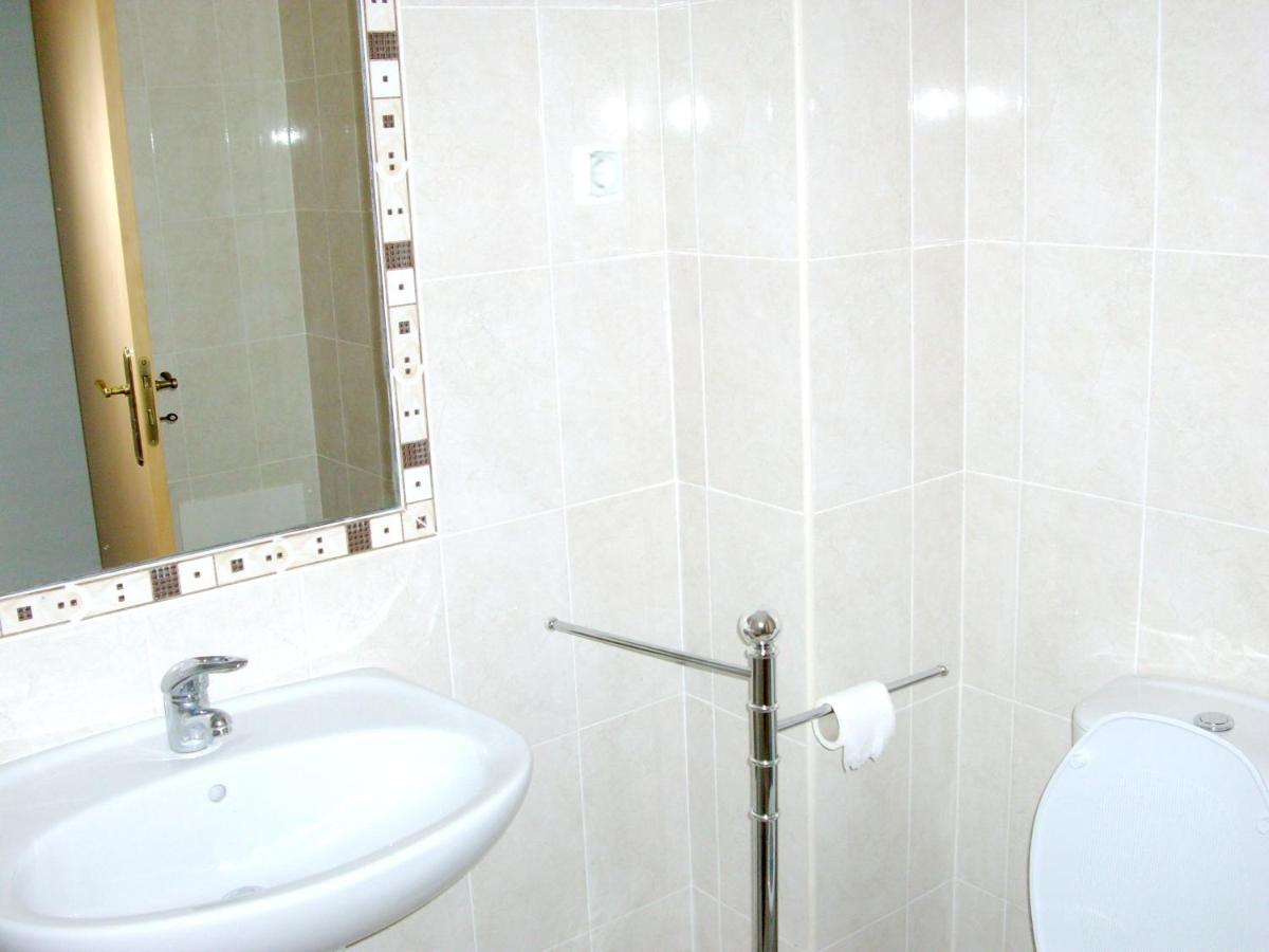 Seaside Oasis: 2-bedroom With Pool And Wi-fi Apartment Albufeira
