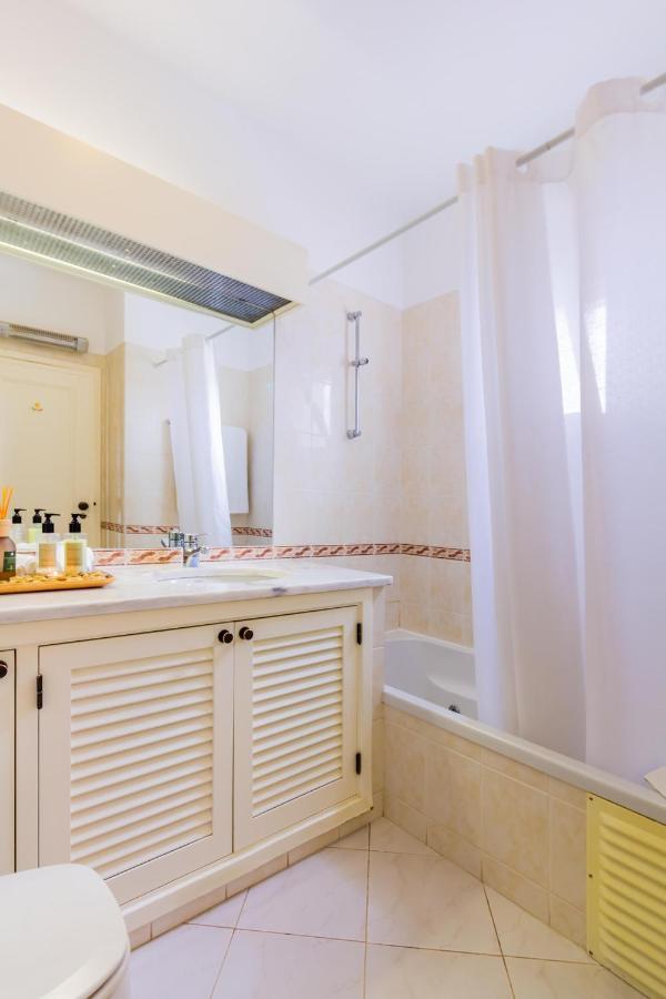 Family Holidays With Pool View Apartment Albufeira
