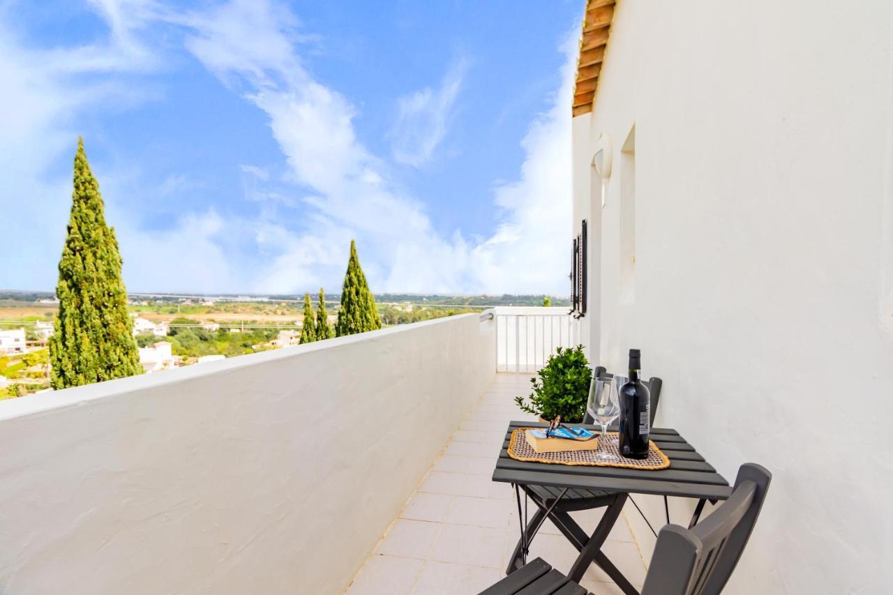 Family Holidays With Pool View Albufeira