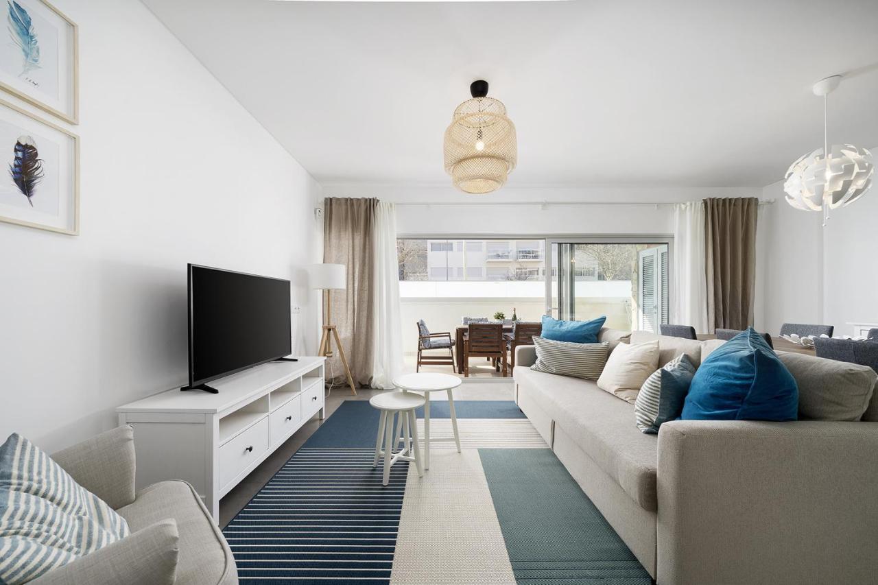 Modern 2 Bed - - Roof Pool Apartment *