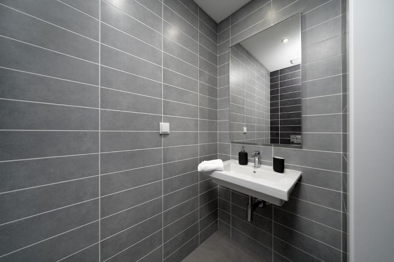 Modern 2 Bed - - Roof Pool