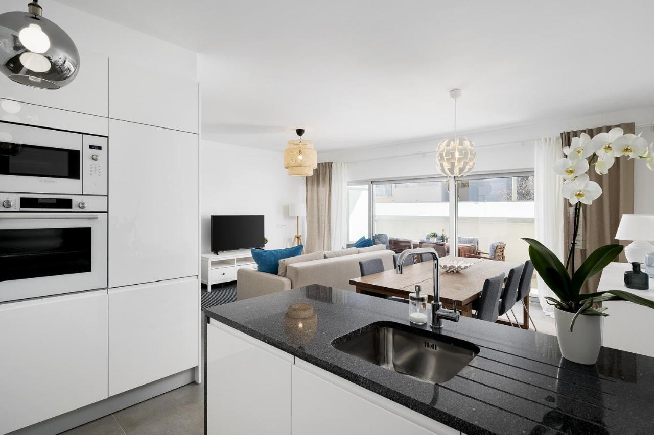 Modern 2 Bed - - Roof Pool