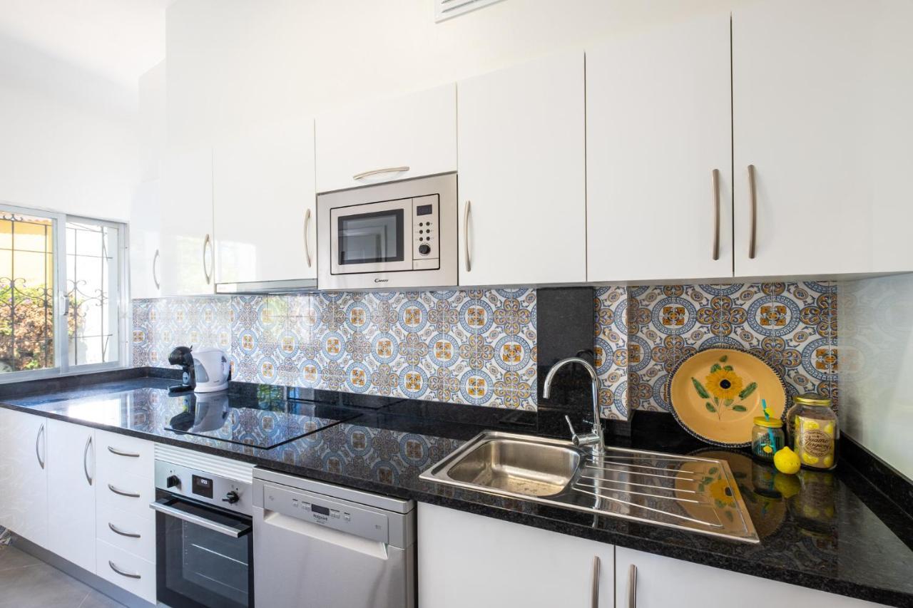 49 Guest House Lemon Luxury On The Beach Villa *