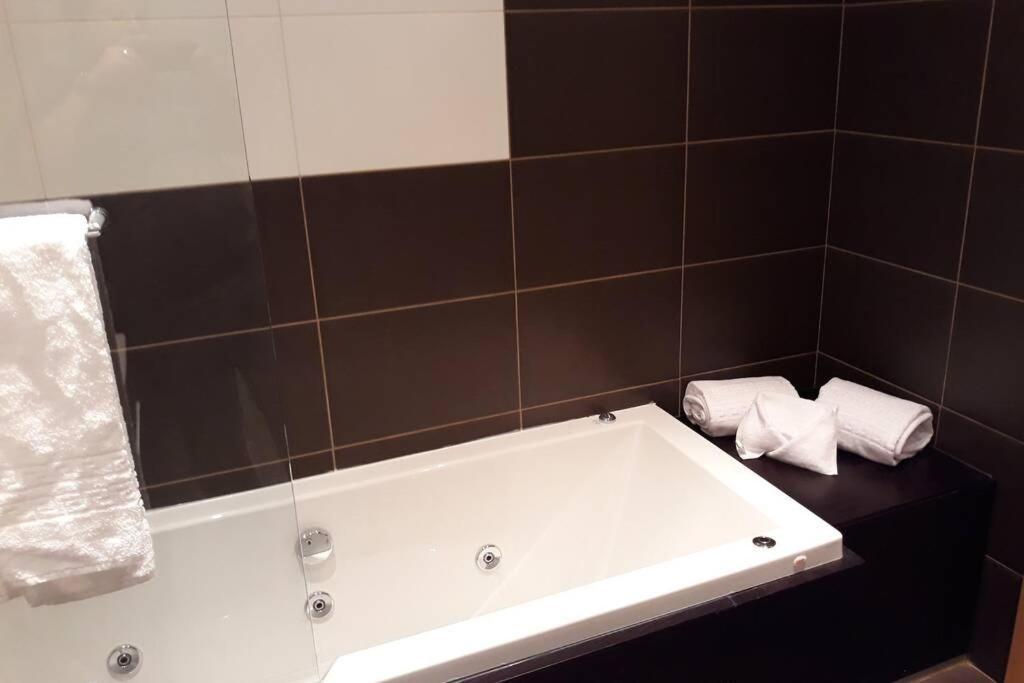 Apartment Modern 3 Bedroom Pool View. Albufeira