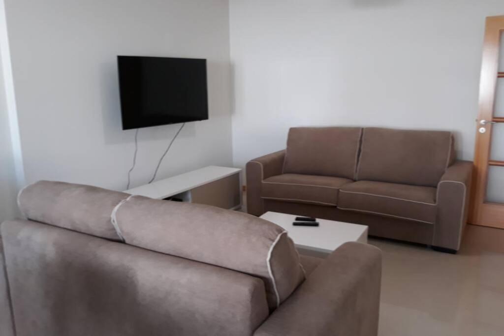 Modern 3 Bedroom Pool View. * Albufeira