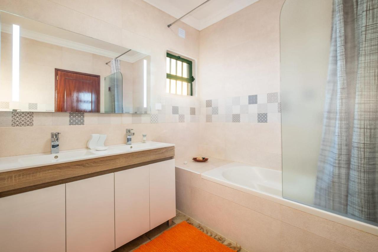 Sequeira - Private Pool - Free Wifi - By Bedzy Villa