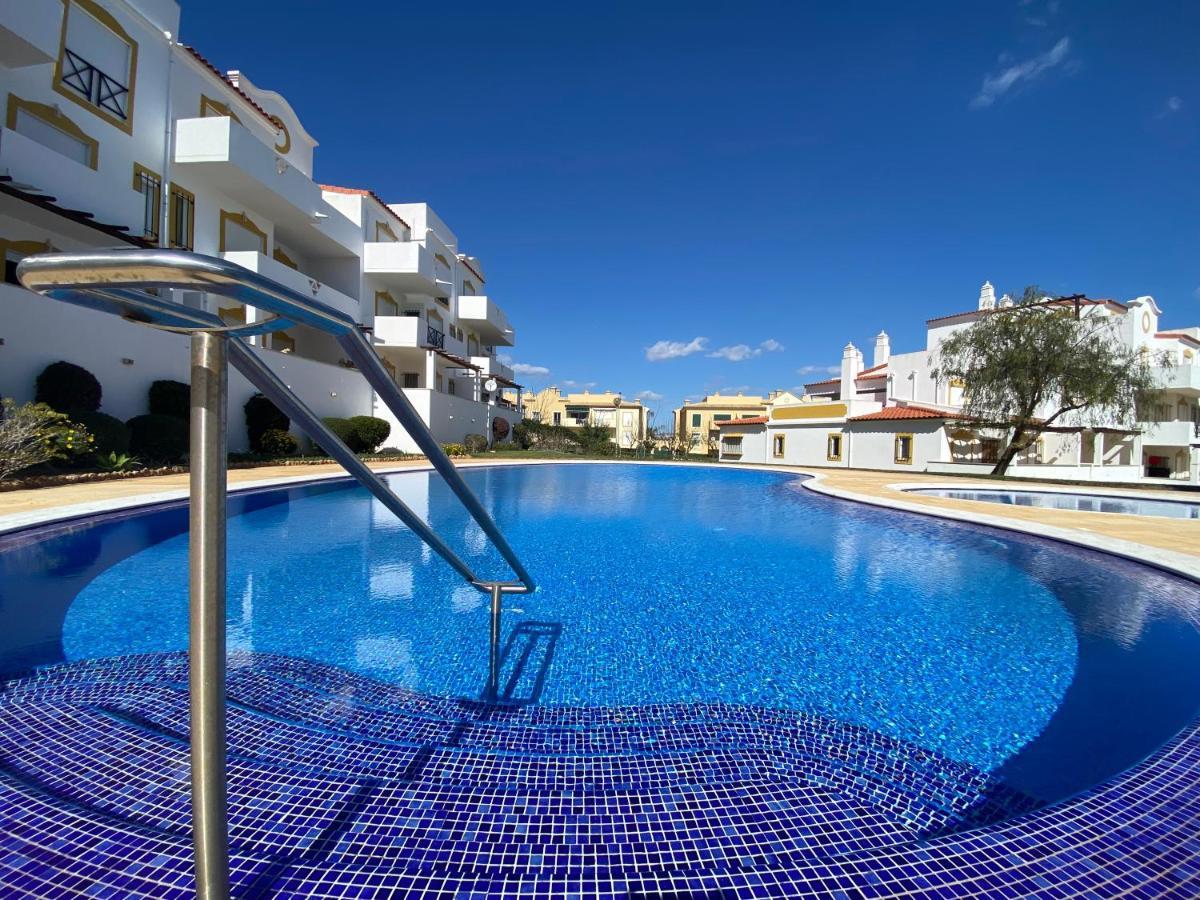 Apartamento Estrela Do Mar Com Piscina Apartment