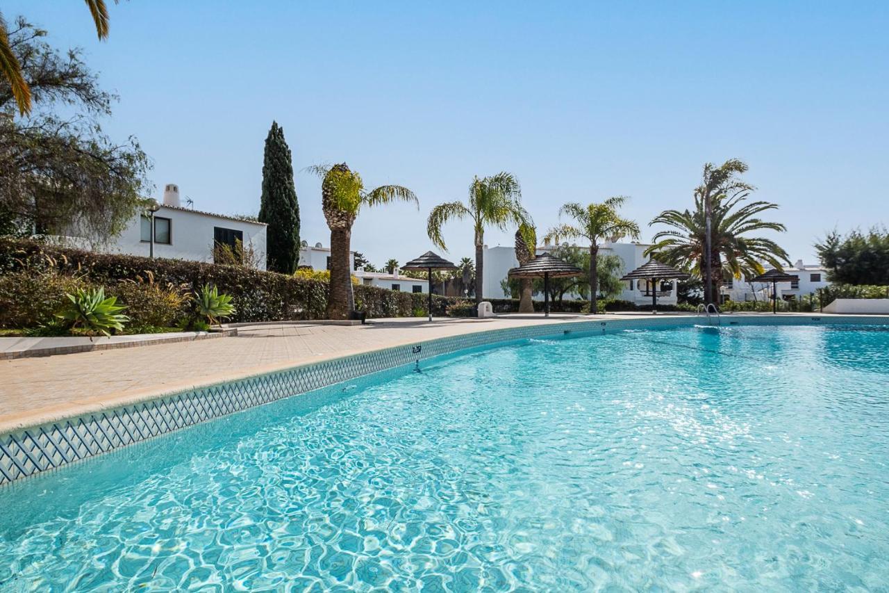 #053 Fully Equiped With Pool, 350 Mts Albufeira