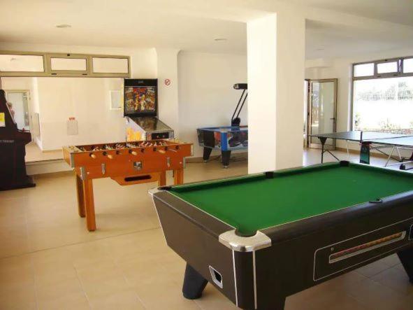 Solario De Sao Jose 1 Bed Apt With Seaview, South Facing Balcony, Pool, Sauna, Bbq, Gym Apartamento