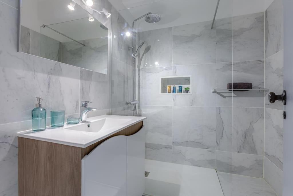 Brand New Apart With Sea View And Near The