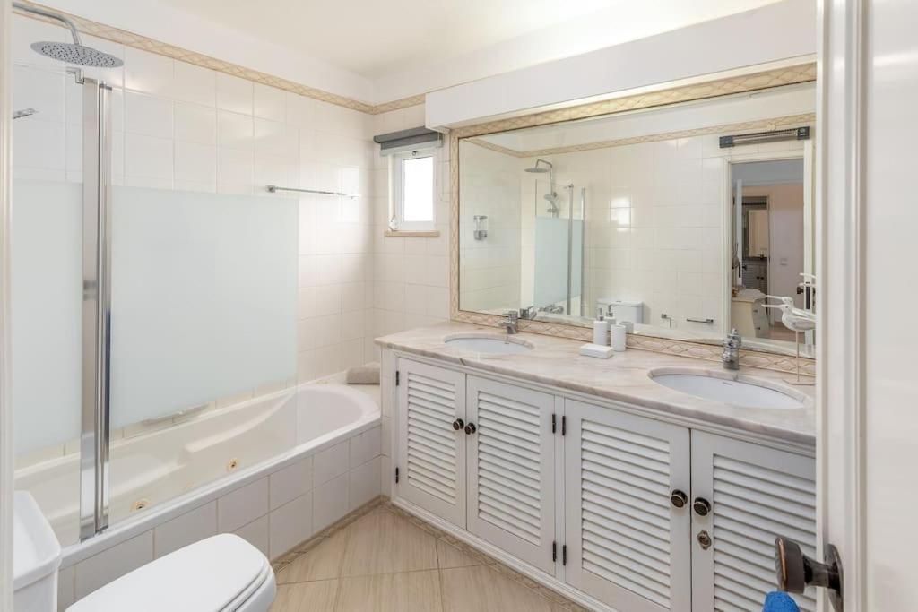 Holiday home Moradia Olhos De Agua - 3 Quartos - 6 Camas
