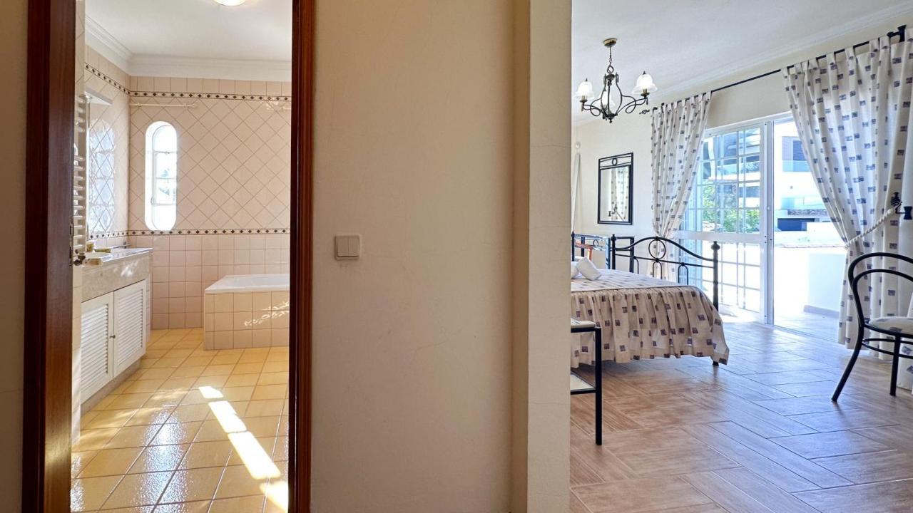 Vivenda Catavento V5 Piscina E 100mt Da Gale Villa *