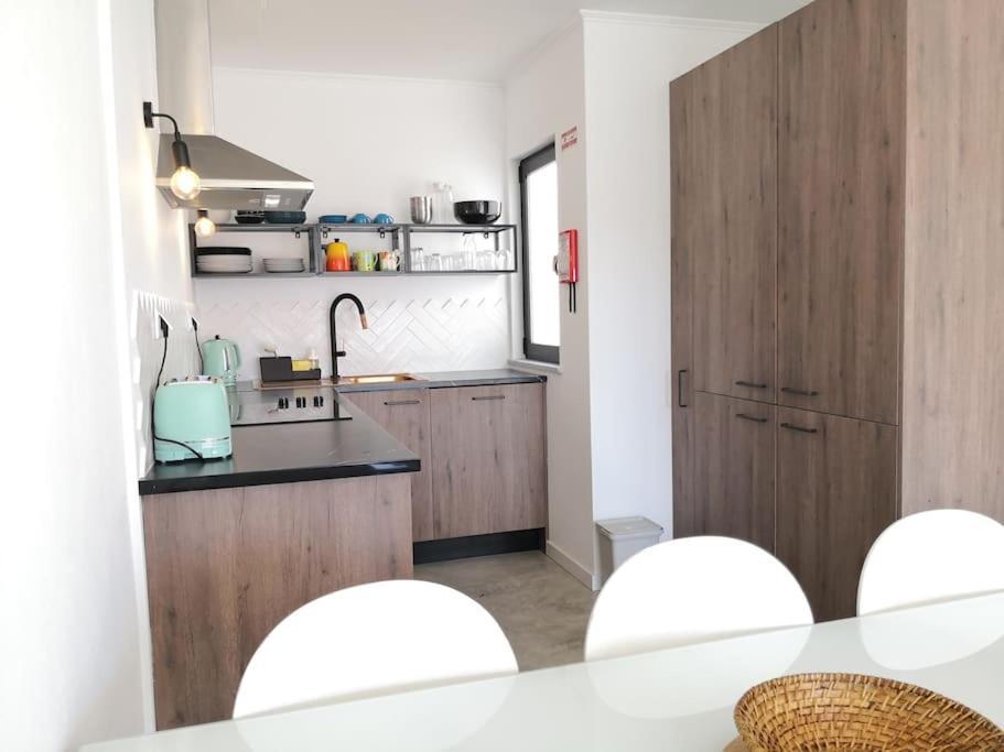 Apartamento Airy 3br, Ac, Garden, 2min Strip, 8min Oura