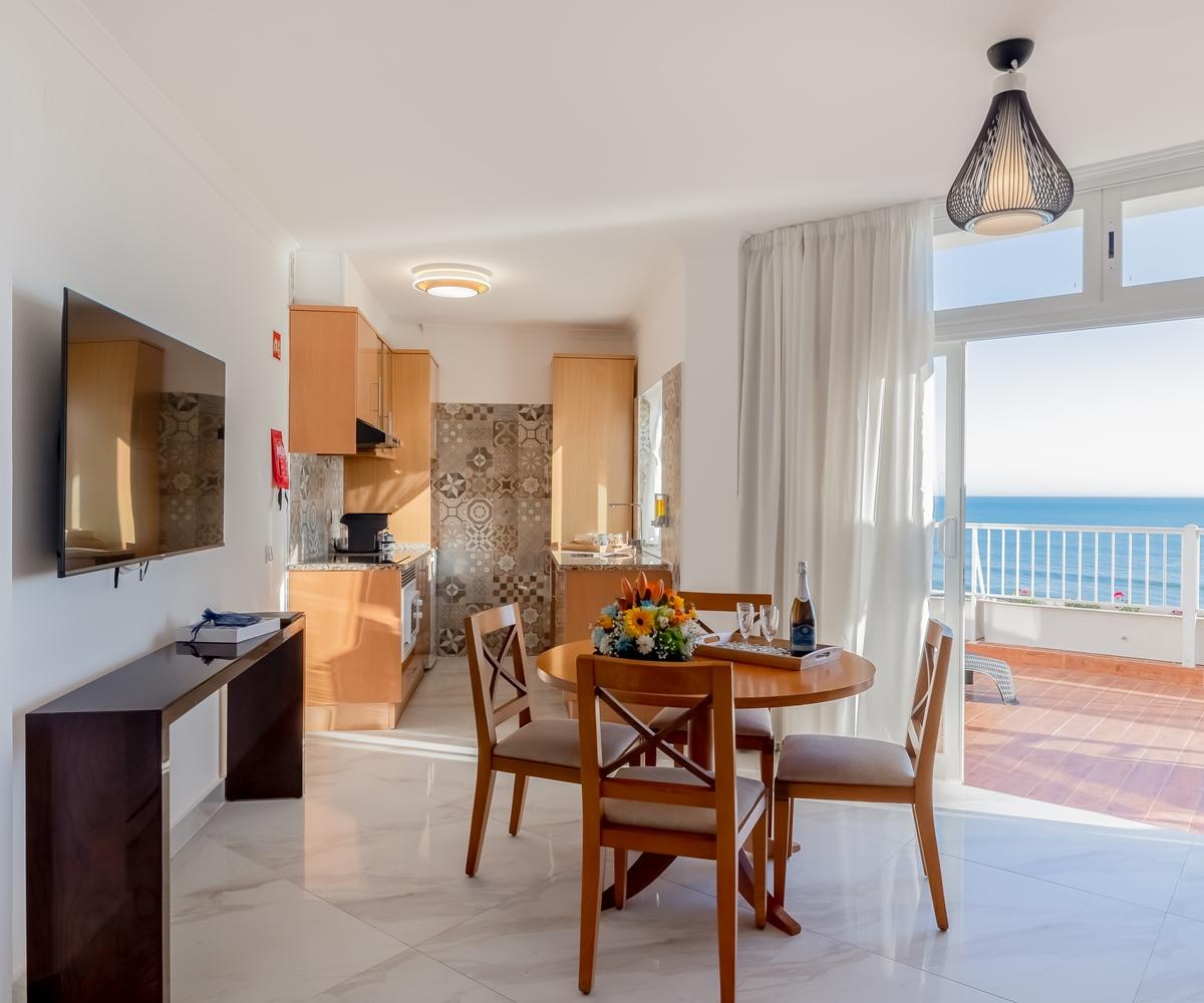 Hotel Monicca Collection Suites&resi 4*
