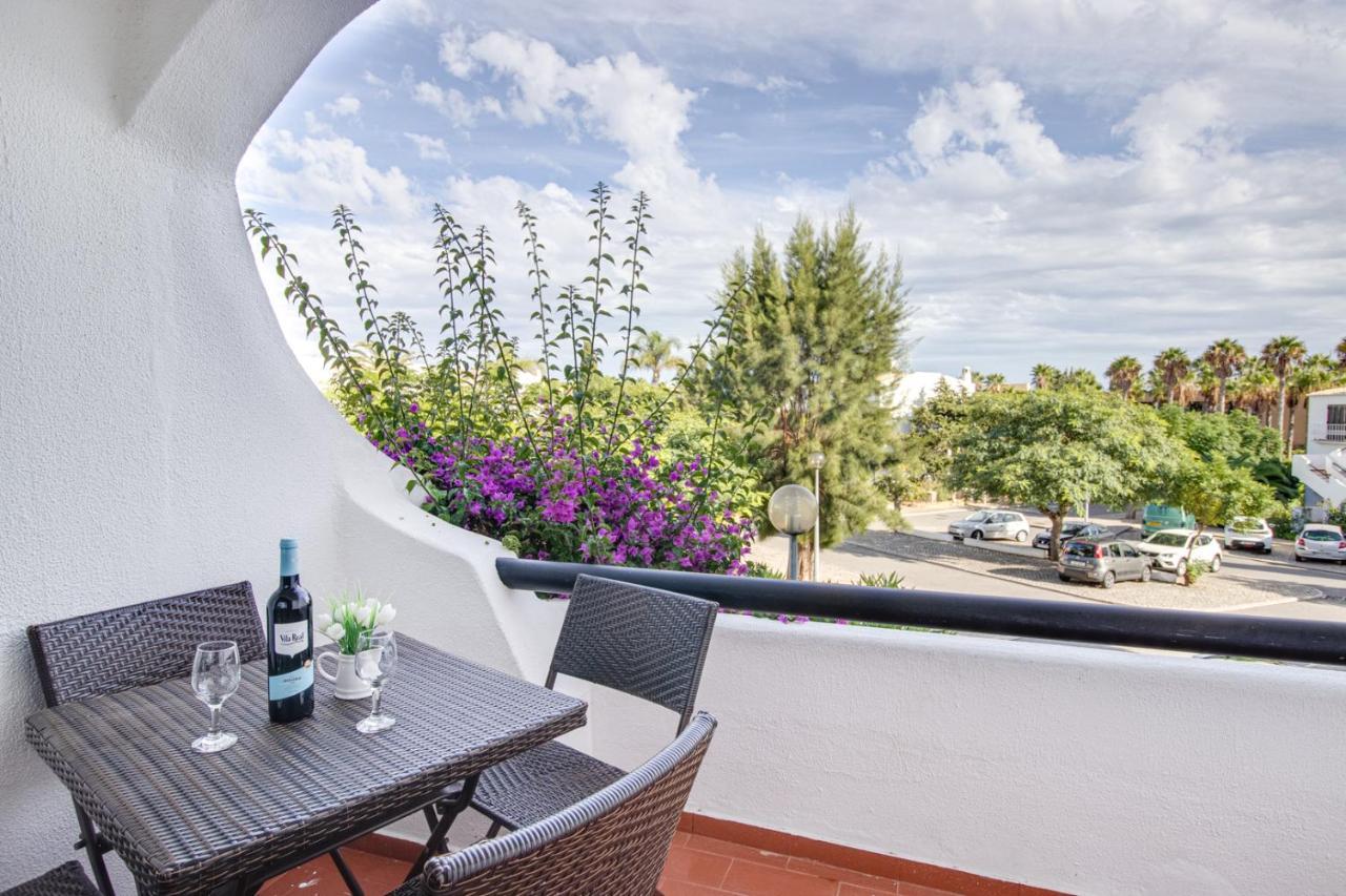Appartement Seaside Retreat With Pool, Ac, And Fast Wi-fi