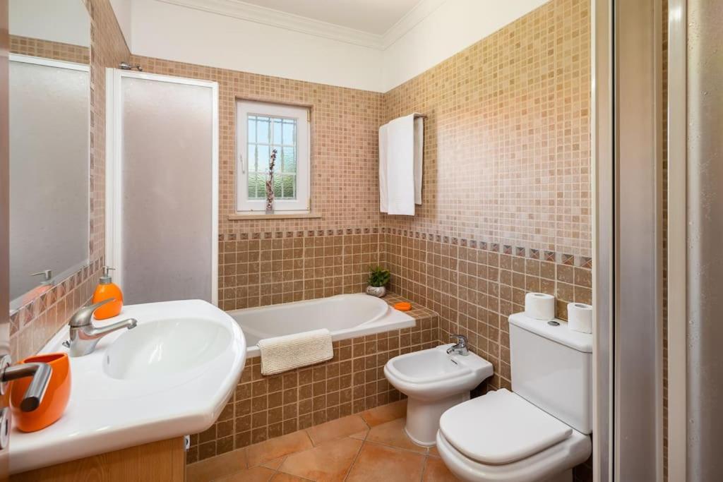 4 Bedrooom Private Ribeiro I Pool, Bbq, Ac, Wifi, Villa Albufeira