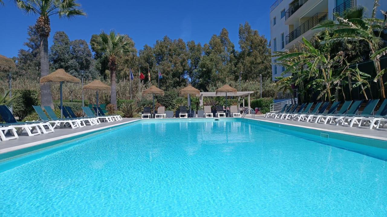 Bayside Salgados Aparthotel
