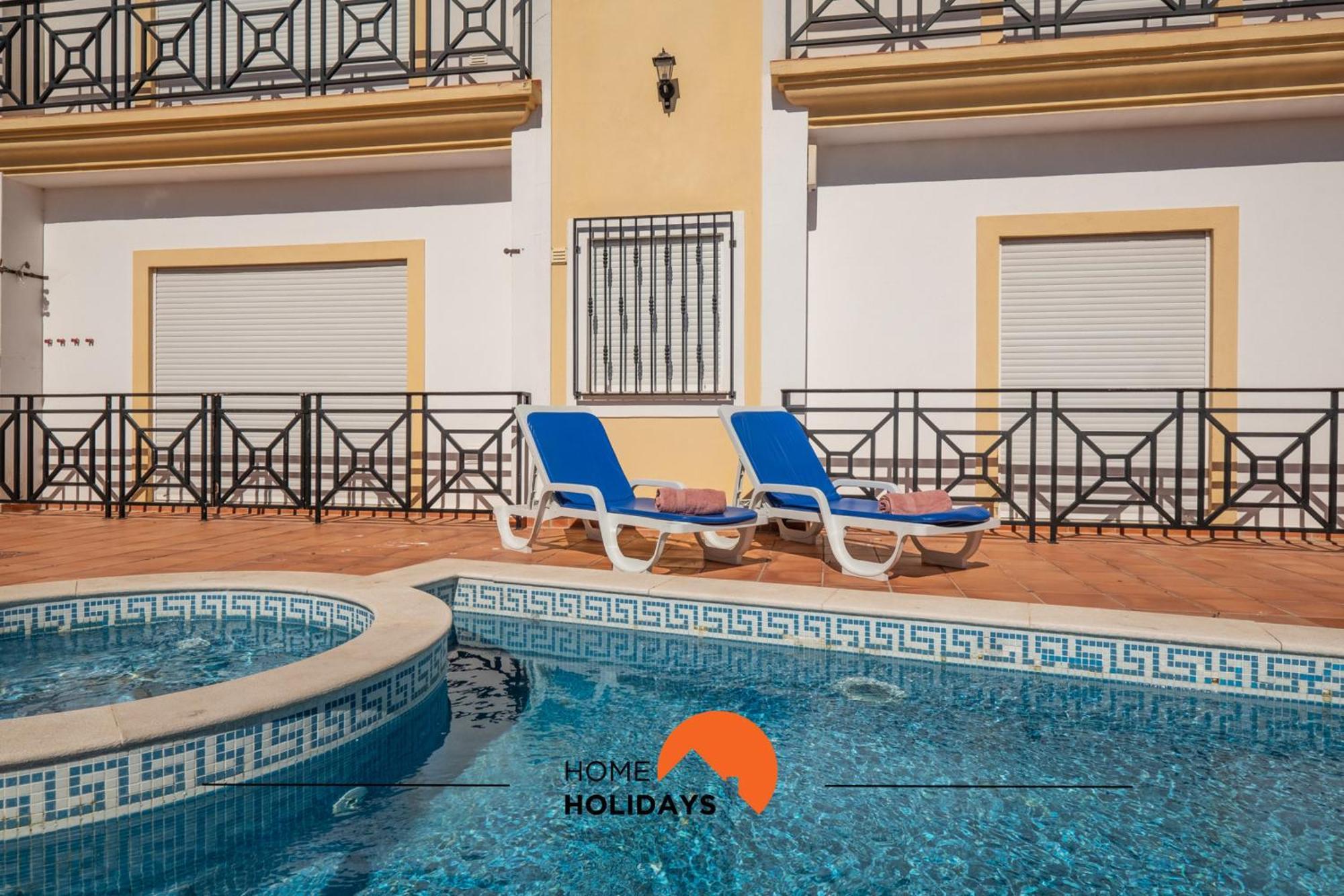 #054 Newtown With Pool, Ac, Private Park, Near Strip Apartamento
