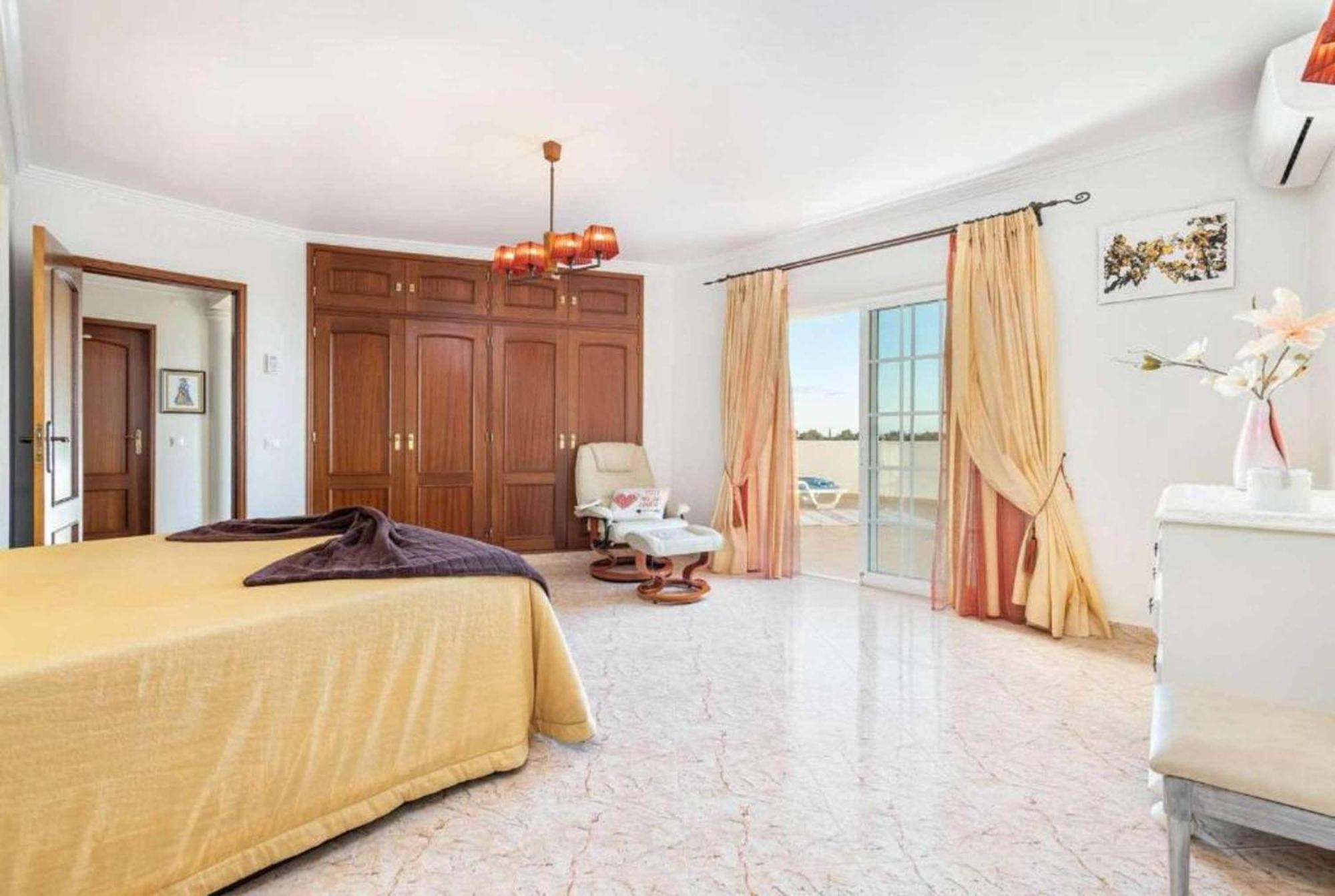 Casa Oliveira Villa *