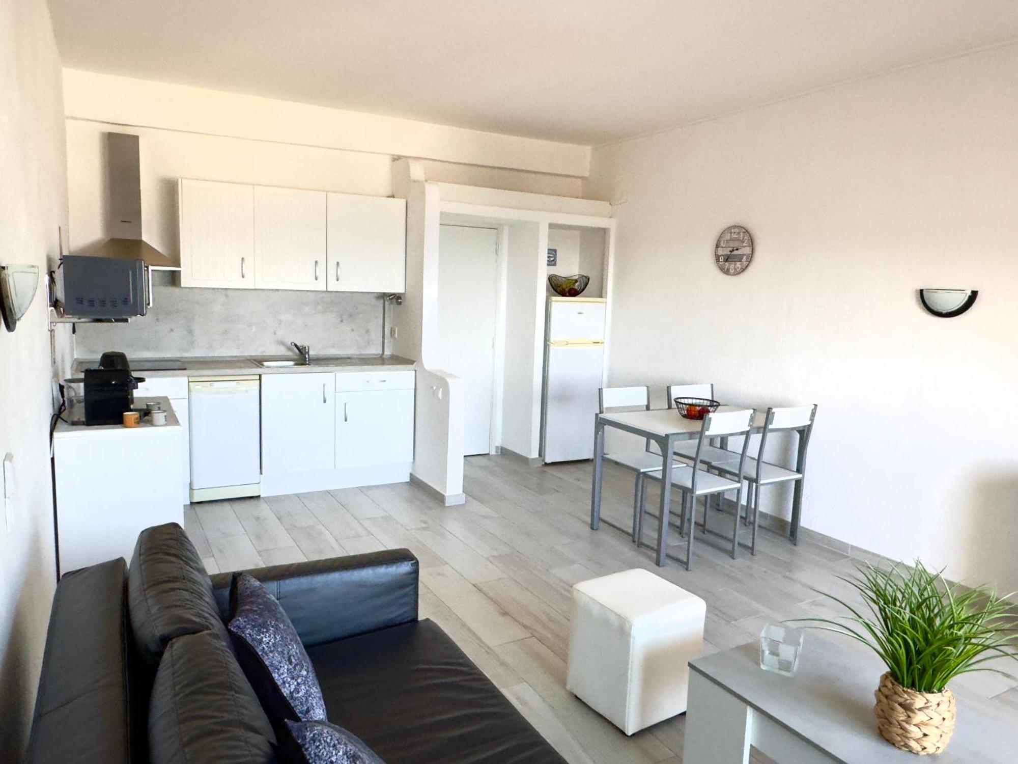 Les 3 Dauphins In Apartment *