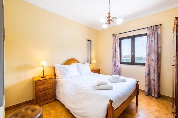 Camila - Ideal Location Ten-min Walk To Marina Holiday home *